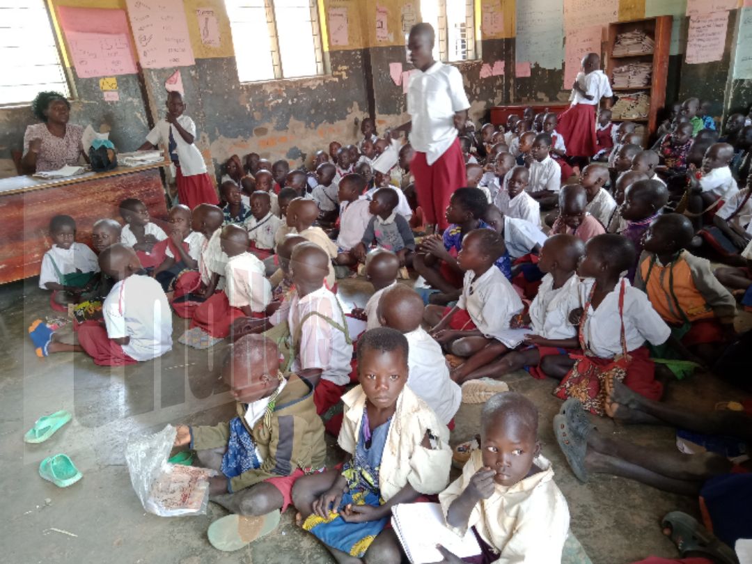 Lamwo: Paloga primary school in acute desk shortage